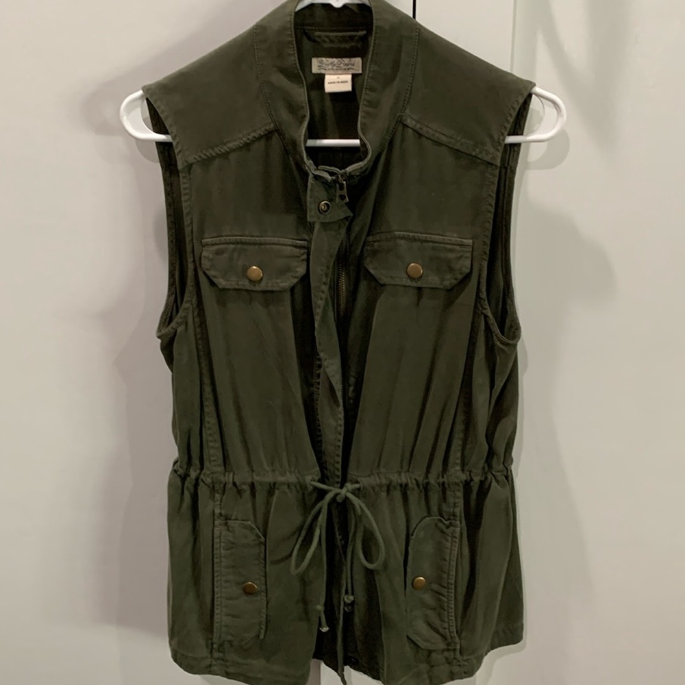 Army green zip up vest. Drawstring